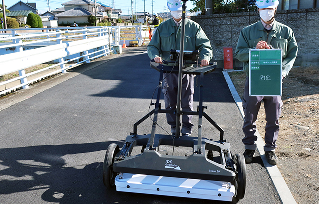 手押し型地中レーダ